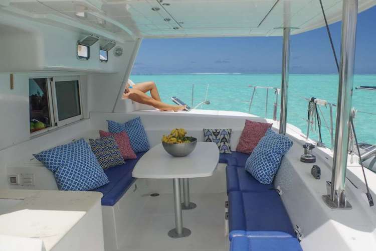 Aft lounging and dining