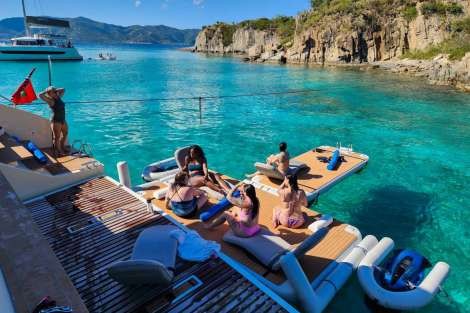 Review img # 45 of the yacht AEOLUS 77