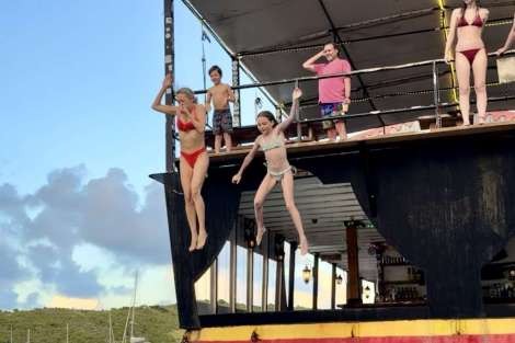 Review img # 16 of the yacht EARNOUT
