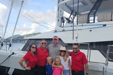 Review img # 34 of the yacht INDULGENCE