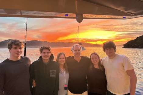 Review img # 24 of the yacht INDULGENCE