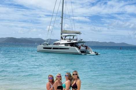 Review img # 15 of the yacht INDULGENCE