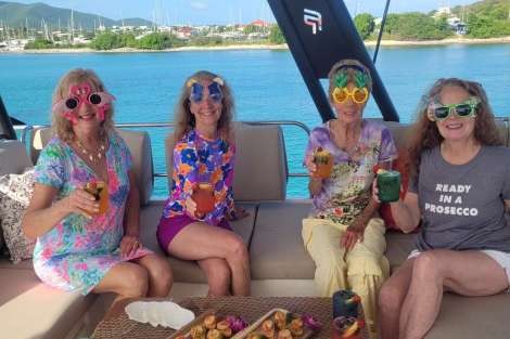 Review img # 12 of the yacht INDULGENCE