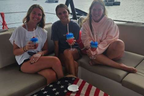 Review img # 9 of the yacht INDULGENCE