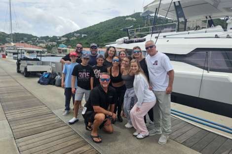 Review img # 8 of the yacht INDULGENCE