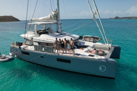 Review img # 18 of the yacht LIQUID ZEN